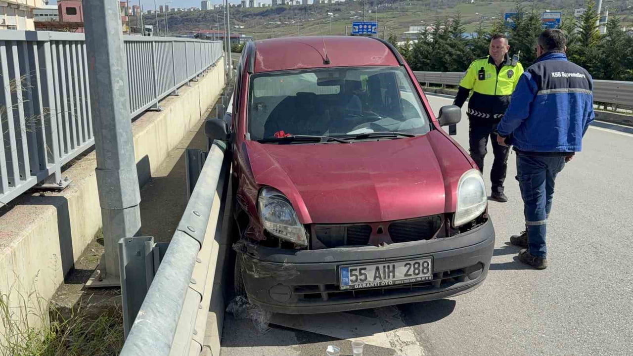 SAMSUN’DA DİREKSİYON ARIZASI BULUNAN OTOMOBİL TAMİRE GÖTÜRÜLDÜĞÜ SIRADA MEYDANA GELEN KAZADA...