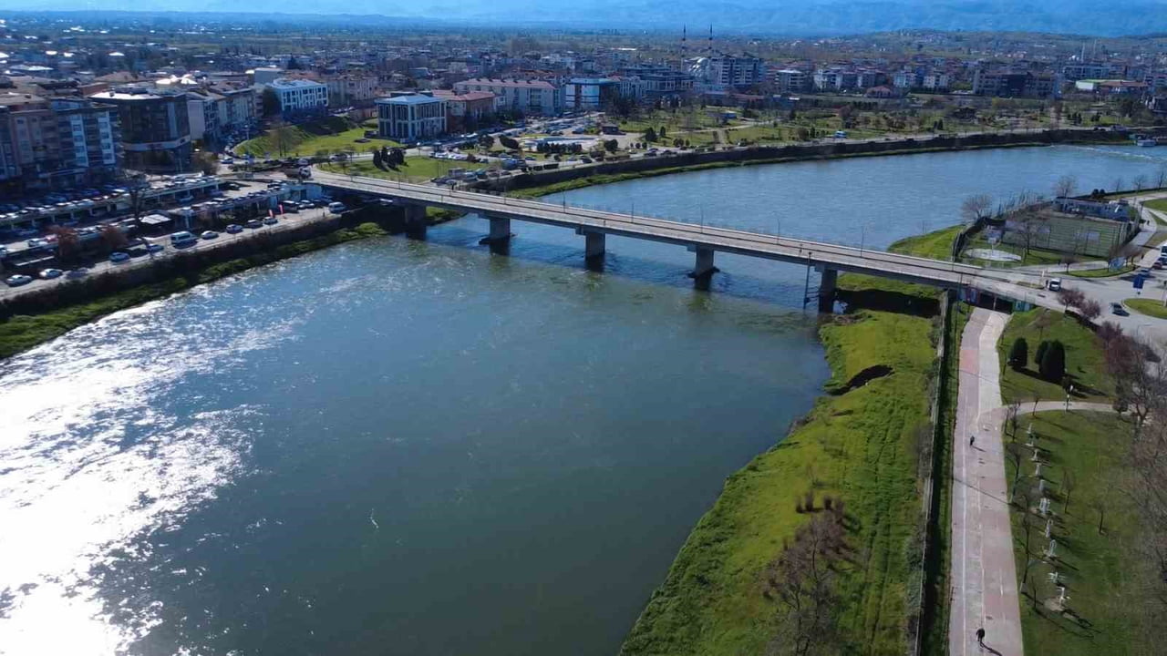 SAMSUN’UN ÇARŞAMBA İLÇESİNDE, ALTYAPI ÇALIŞMALARI NEDENİYLE ALİ FUAT BAŞGİL KÖPRÜSÜ GEÇİCİ OLARAK...