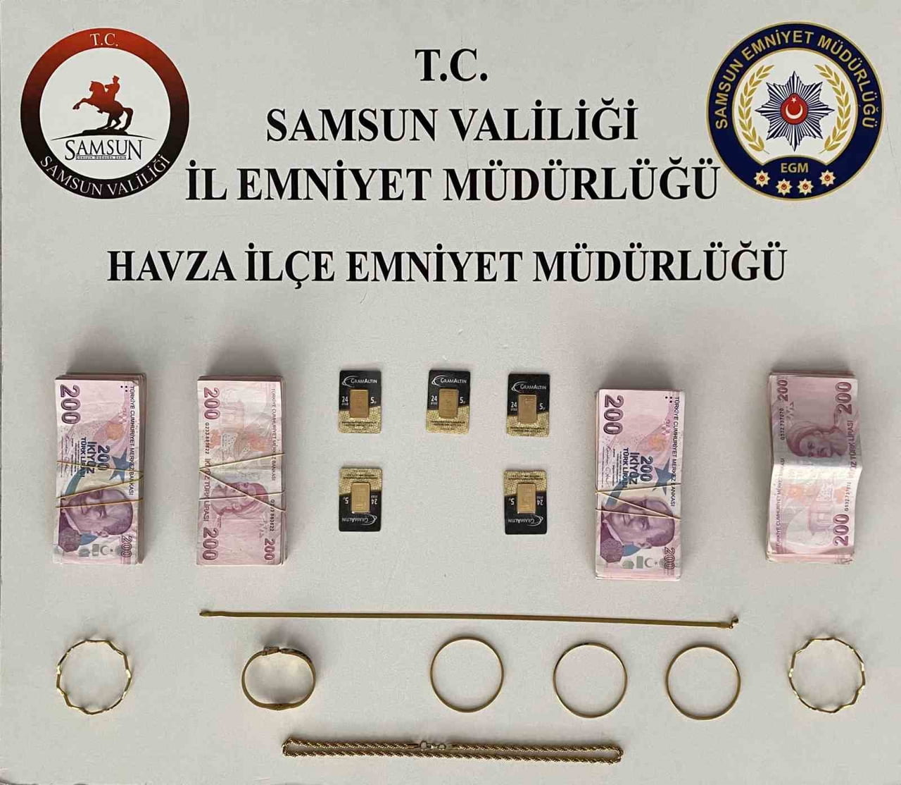 SAMSUN’UN VEZİRKÖPRÜ İLÇESİNDE SAHTE ALTIN DOLANDIRICILIĞINA KARIŞTIKLARI DEĞERLENDİRİLEN 2 KİŞİ...