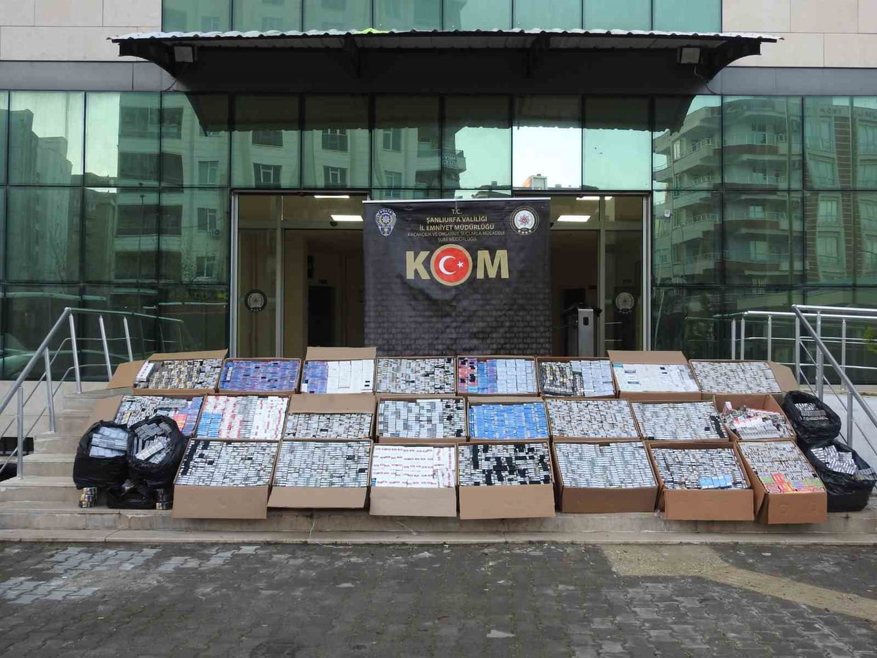 ŞANLIURFA’DA 30 BİN PAKET KAÇAK SİGARA ELE GEÇİRİLDİ