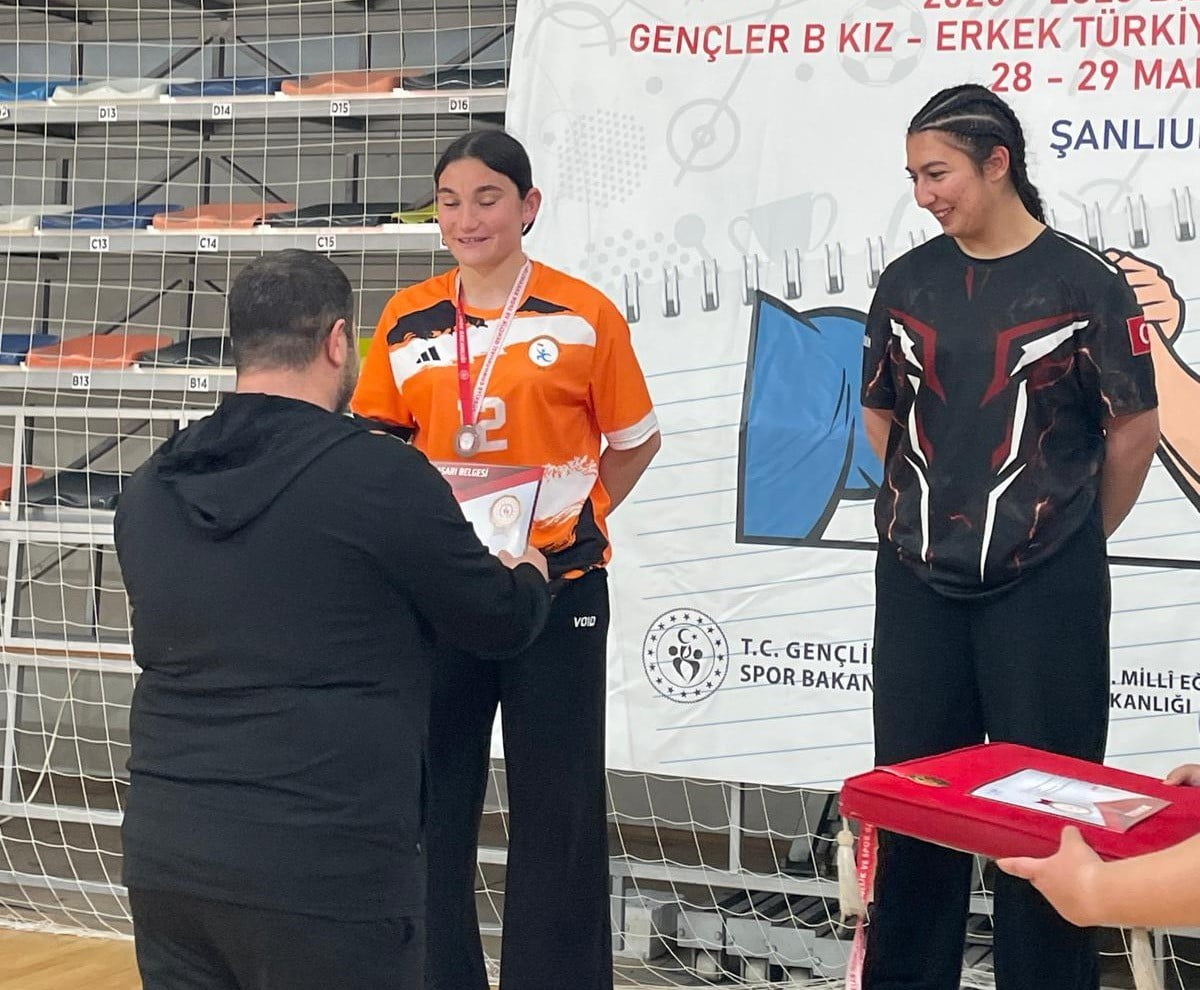 ŞANLIURFA’DA DÜZENLENEN GENÇLER B BİLEK GÜREŞİ TÜRKİYE ŞAMPİYONASINDA ADIYAMANLI SPORCU TÜRKİYE...