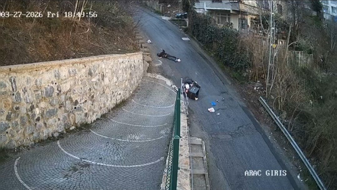 SARIYER'DE BOZUK YOLUN SEBEP OLDUĞU KAZA GÜVENLİK KAMERASINDA: 1 YARALI