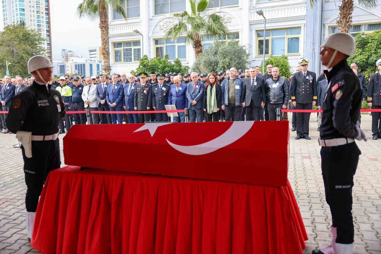 ŞEHİT POLİS MEMURU İÇİN MERSİN İL EMNİYET MÜDÜRLÜĞÜ’NDE TÖREN DÜZENLENDİĞİ, TÖRENİN ARDINDAN...