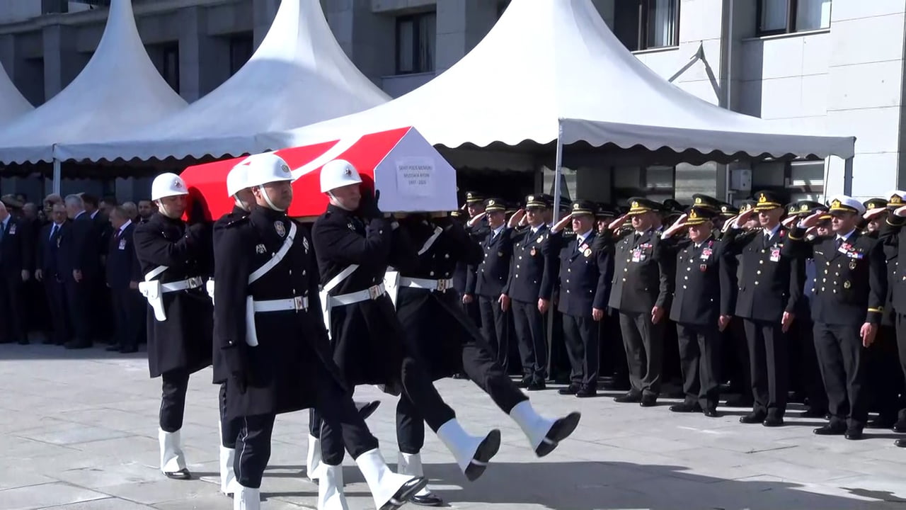 ŞEHİT POLİS MEMURU MUSTAFA AYDIN (29) İÇİN İSTANBUL EMNİYET MÜDÜRLÜĞÜ'NDE TÖREN...