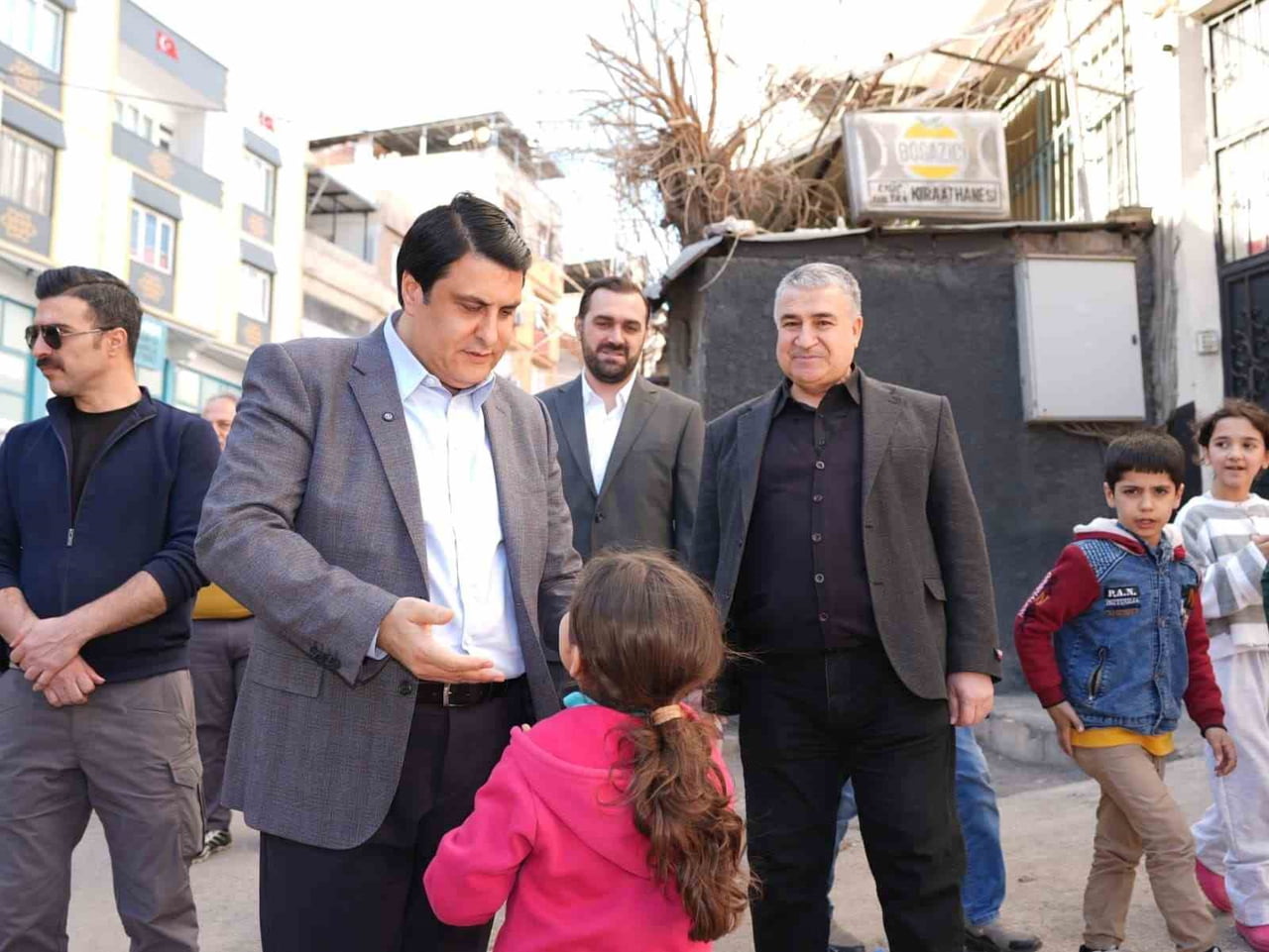 ŞEHİTKAMİL BELEDİYE BAŞKANI UMUT YILMAZ, İLÇE GENELİNDE SÜRDÜRDÜĞÜ MAHALLE ZİYARETLERİ KAPSAMINDA...