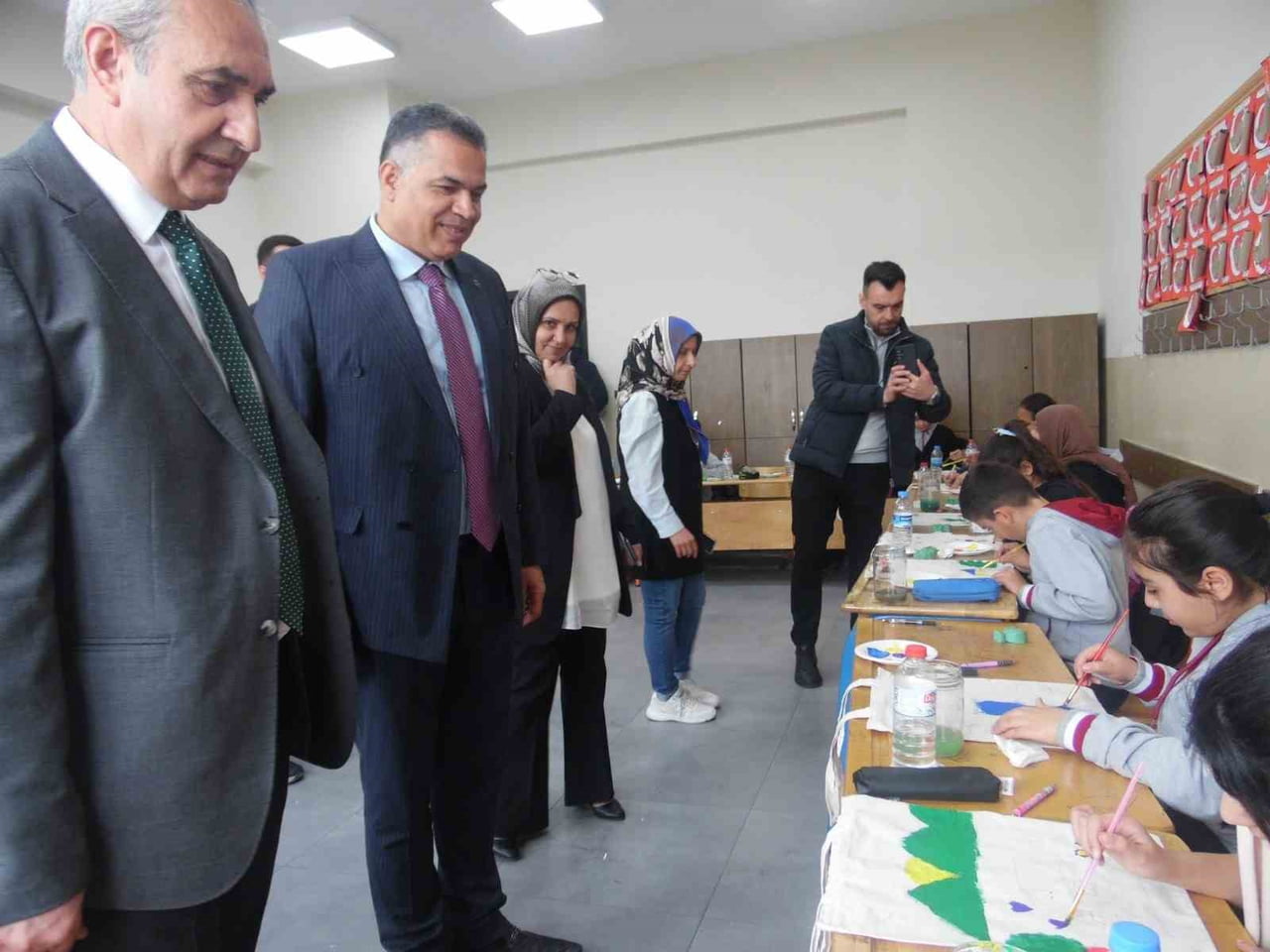 SIFIR ATIK ETKİNLİĞİNDE SERGİ, ATÖLYE VE FİDAN DİKİMİ GERÇEKLEŞTİRİLDİ