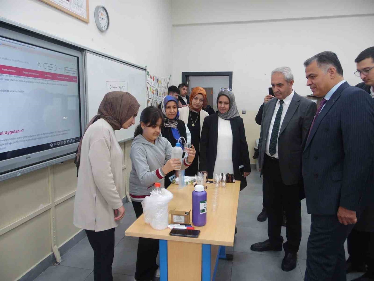 SIFIR ATIK ETKİNLİĞİNDE SERGİ, ATÖLYE VE FİDAN DİKİMİ GERÇEKLEŞTİRİLDİ