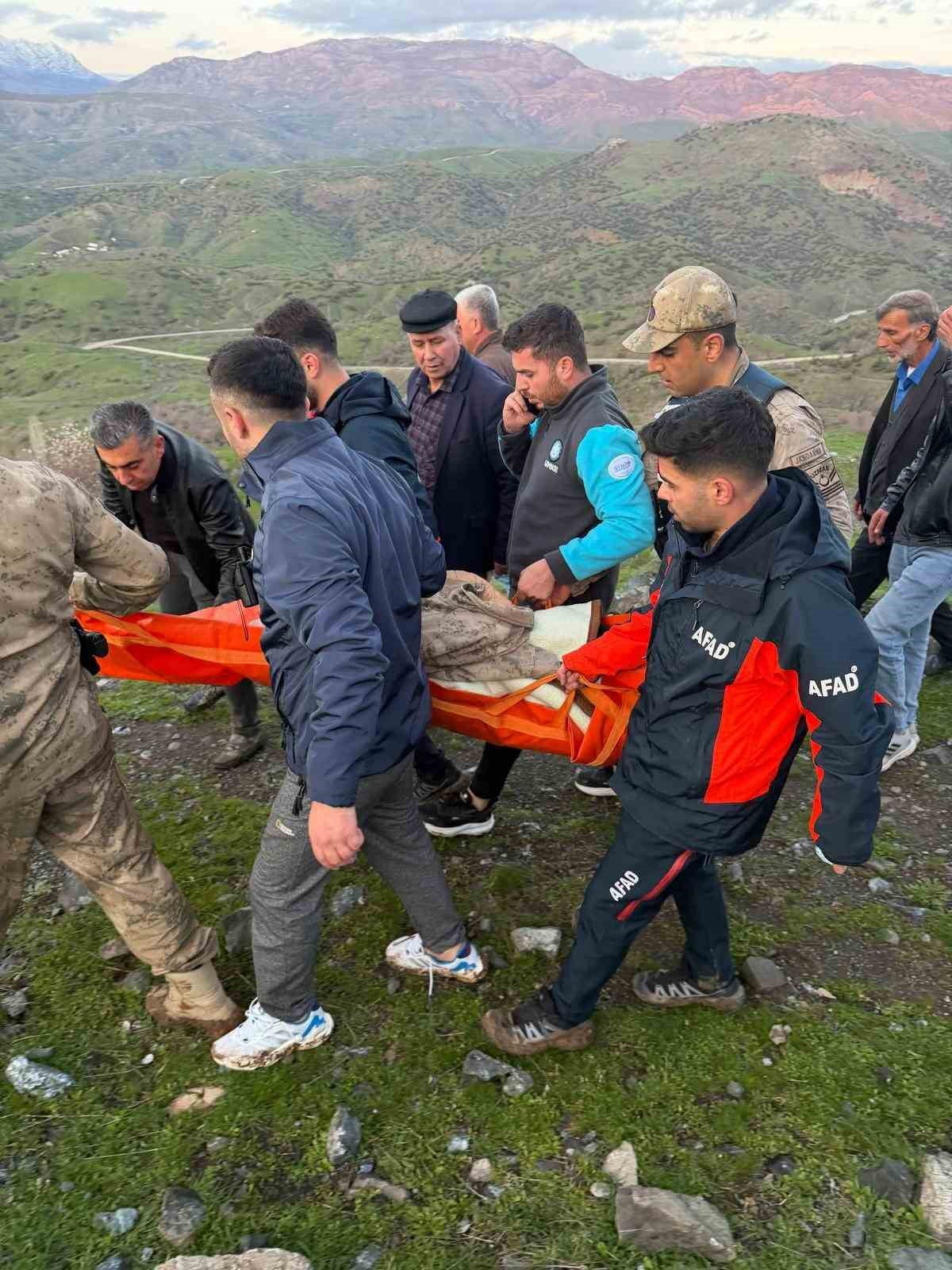 SİİRT’İN BAYKAN İLÇESİNDE NİNESİNE MİSAFİRLİKTEYKEN KAYBOLAN 3 YAŞINDAKİ ÇOCUK ÇALIŞMALAR SONUCU...