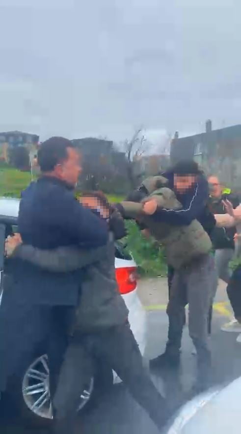 SİLİVRİ'DE DİREKSİYON SINAVINI GEÇEMEYEN SÜRÜCÜ, BABASI İLE BİRLİKTE GÖREVLİ KOMİSYON ÜYESİNE...