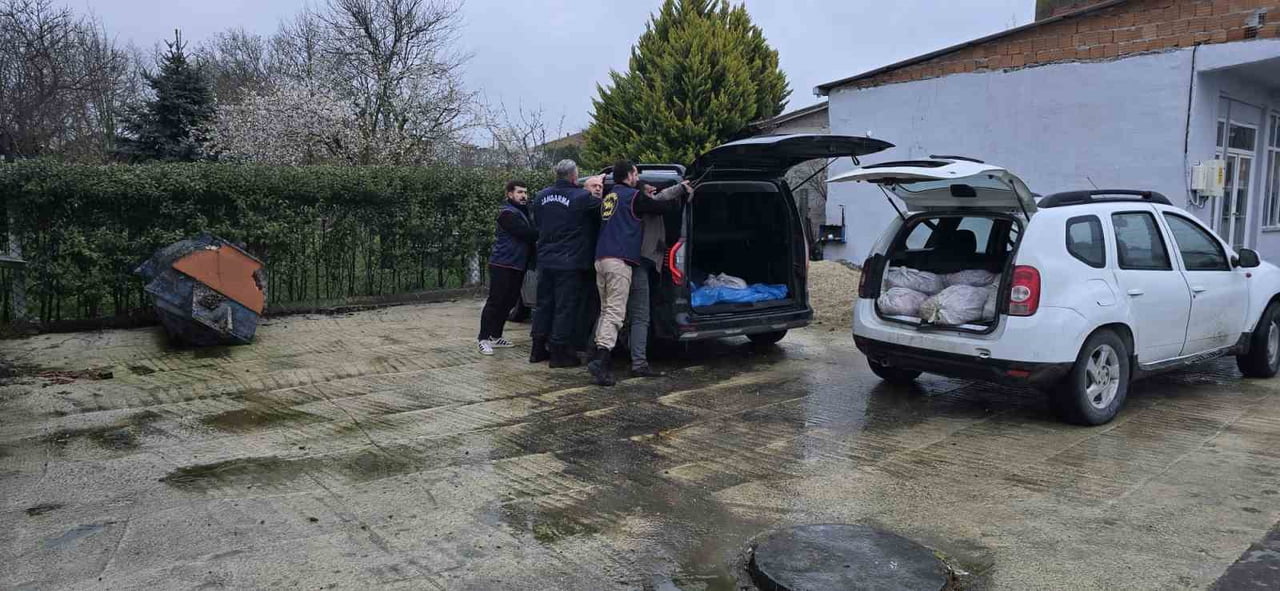 SİLİVRİ’DE SATIŞA HAZIR 306 AT ETİ YAKALANDI, 3 KİŞİ GÖZALTINA ALINDI