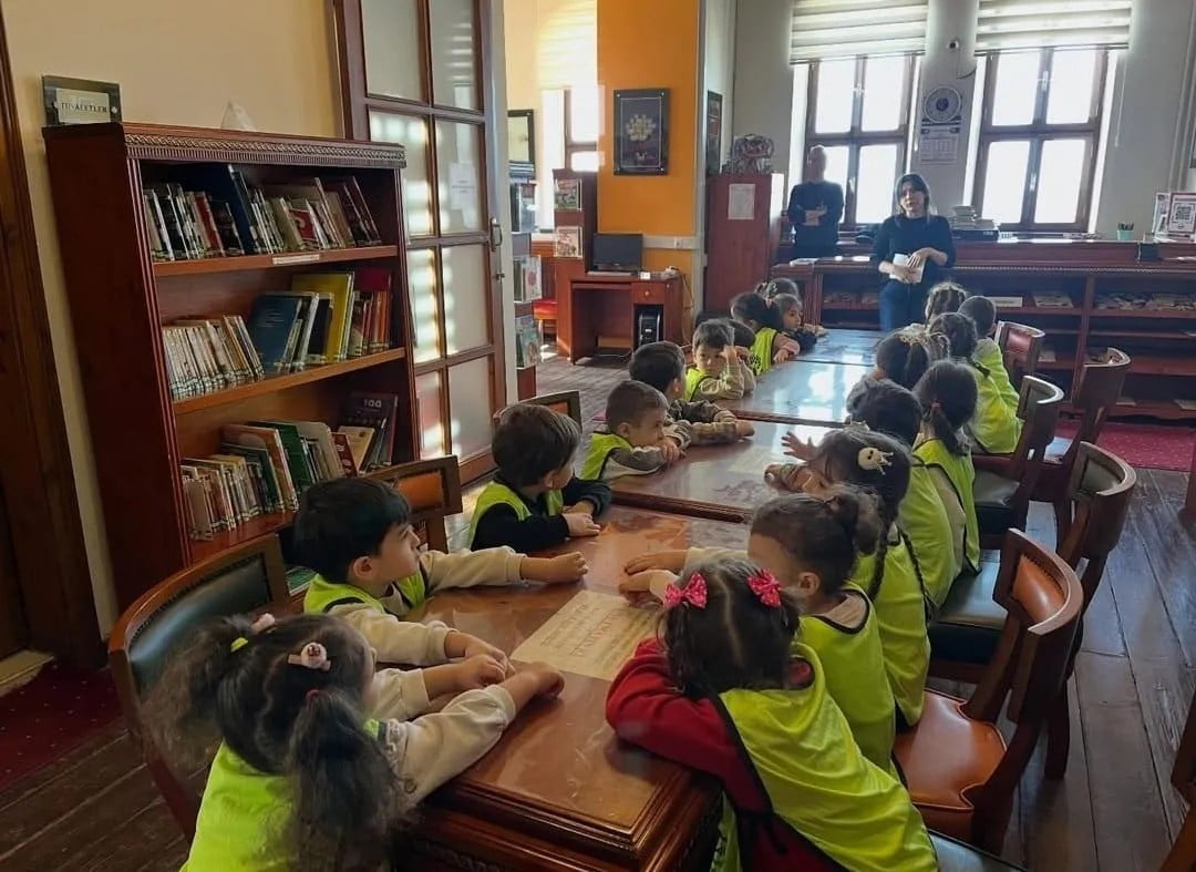 SİNOP’TA "KÜTÜPHANELER HAFTASI" ETKİNLİKLERİ KAPSAMINDA ANAOKULU ÖĞRENCİLERİ, DR. RIZA NUR İL HALK...