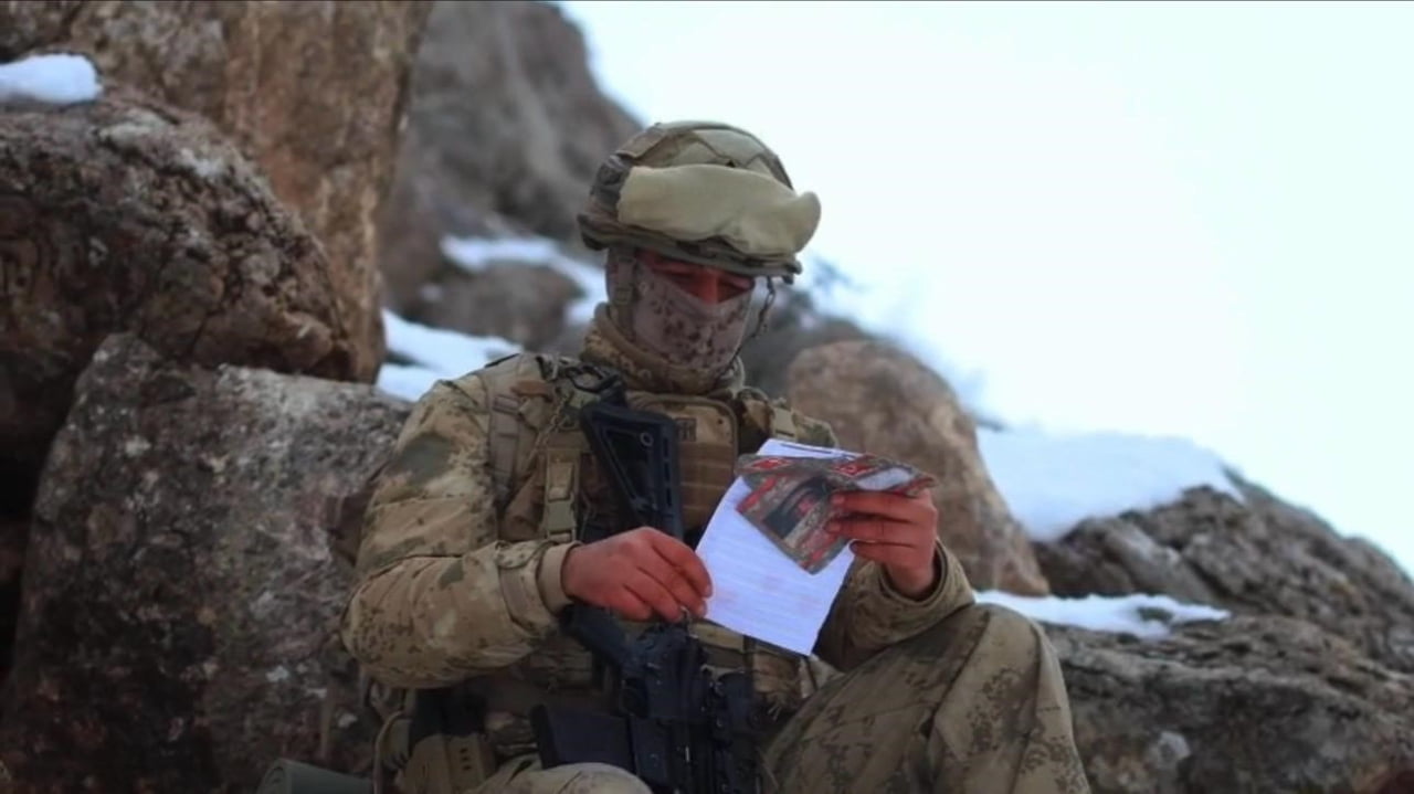 ŞIRNAK'TA VATANİ GÖREVLERİNİ YAPAN MEHMETÇİĞE SAMSUN'DAN ÖĞRENCİLERİN YAZDIĞI MEKTUPLAR...
