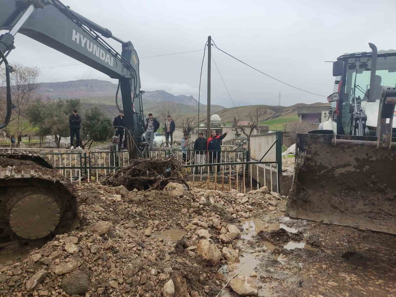 ŞIRNAK GENELİNDE ETKİLİ OLAN SAĞANAK YAĞIŞLAR, BAŞTA KOÇBEYİ KÖYÜ OLMAK ÜZERE CİZRE, SİLOPİ VE...