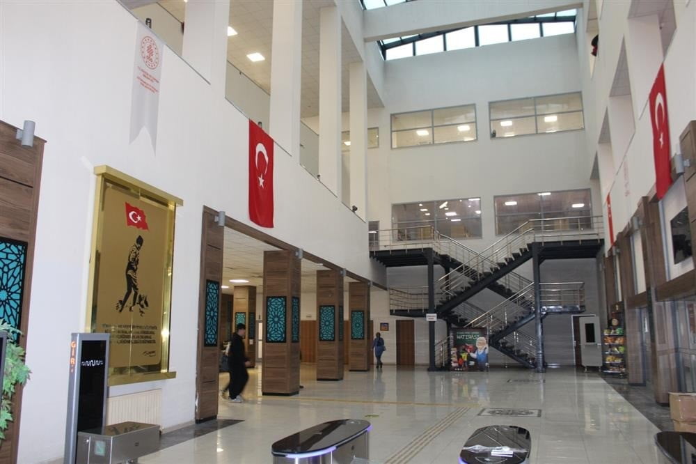 SİVAS İL KÜLTÜR VE TURİZM MÜDÜRÜ AZİZ ERDOĞAN, KENTTE 145 BİN ÜYEYE SAHİP KÜTÜPHANELERDEN 2025...