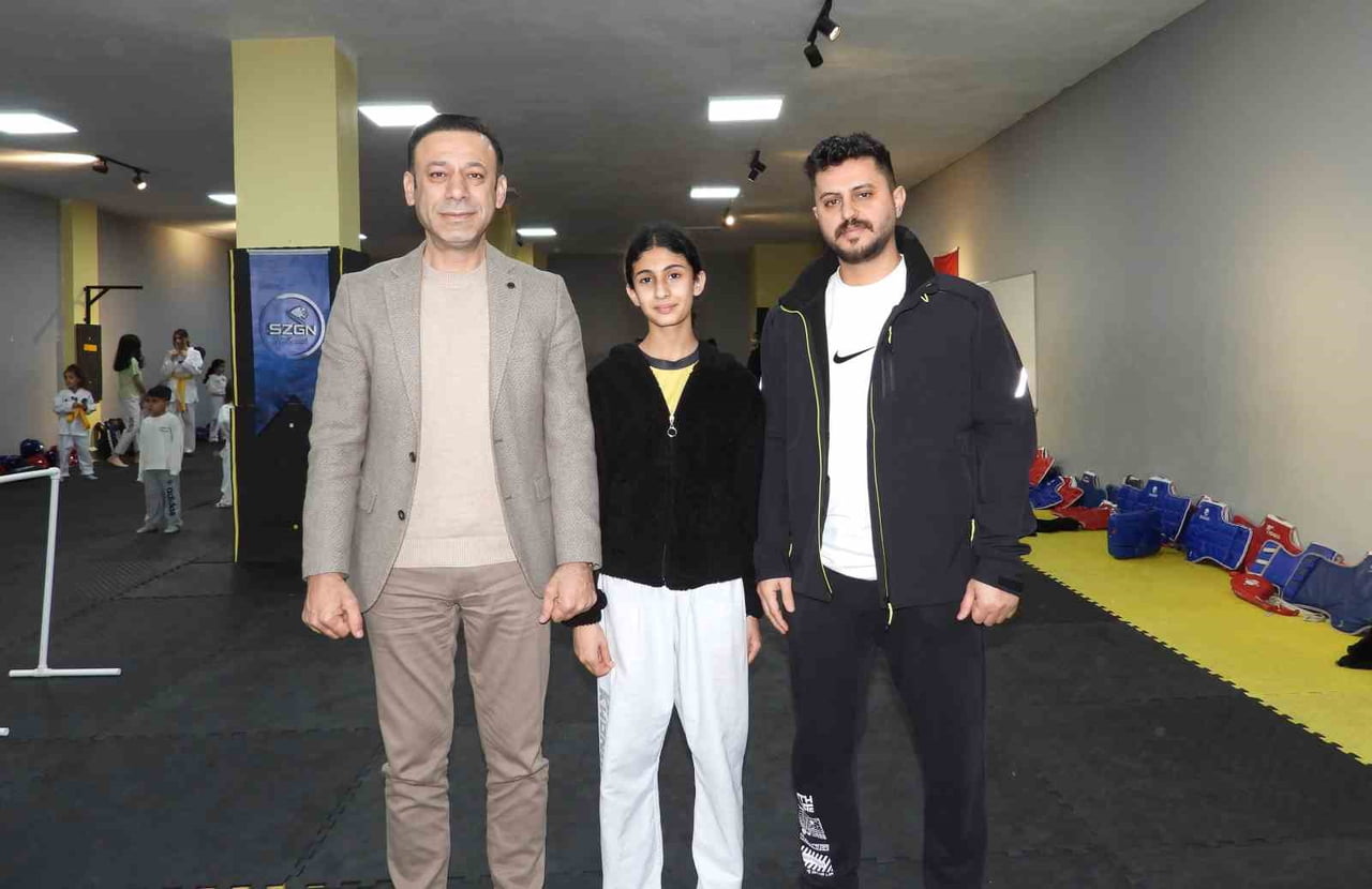 (SOLDAN SAĞA) TEKVANDO ANTRENÖRÜ MUHAMMED İSMAİL SEZGİN, RONYA BEDİA IŞIK, TEKVANDO ANTRENÖRÜ...