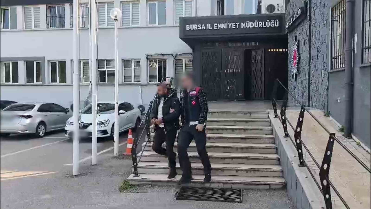 SOSYAL MEDYADAN YARDIM TOPLAYIP, YARDIM PARALARINI AKLAYAN SOSYAL MEDYA FENOMENİ TUTUKLANDI