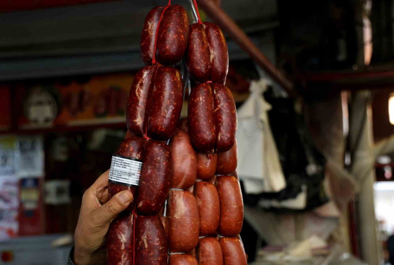 SUCUK ALIRKEN MUTLAKA ETİKETTEKİ KAREKOD OKUTULMALI