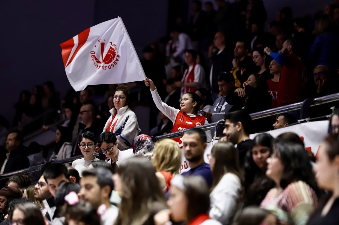 SULTANLAR LİGİ EKİPLERİNDEN ARAS KARGO, PLAY-OFF 5-8 ETABI’NDA SAHASINDA NİLÜFER BELEDİYESPOR’U...