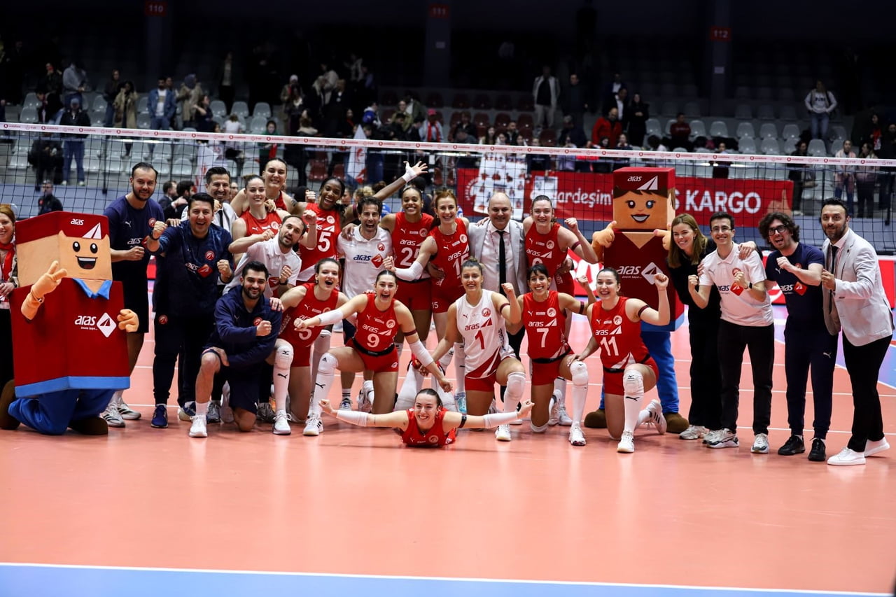 SULTANLAR LİGİ EKİPLERİNDEN ARAS KARGO, PLAY-OFF 5-8 ETABI’NDA SAHASINDA NİLÜFER BELEDİYESPOR’U...