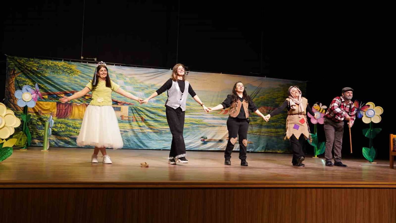 SÜMER ANAOKULU TARAFINDAN, DÜNYA TİYATROLAR GÜNÜ KAPSAMINDA ÖĞRETMENLER TARAFINDAN HAZIRLANAN...