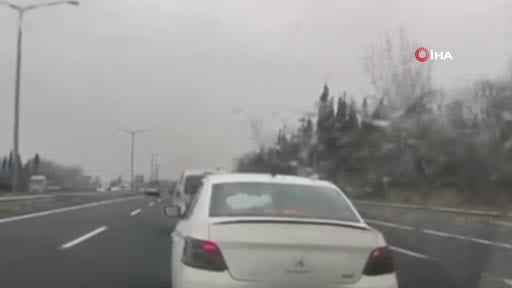 Şüpheli araçtan 5 kaçak göçmen çıkartıldı: 1 tutuklama