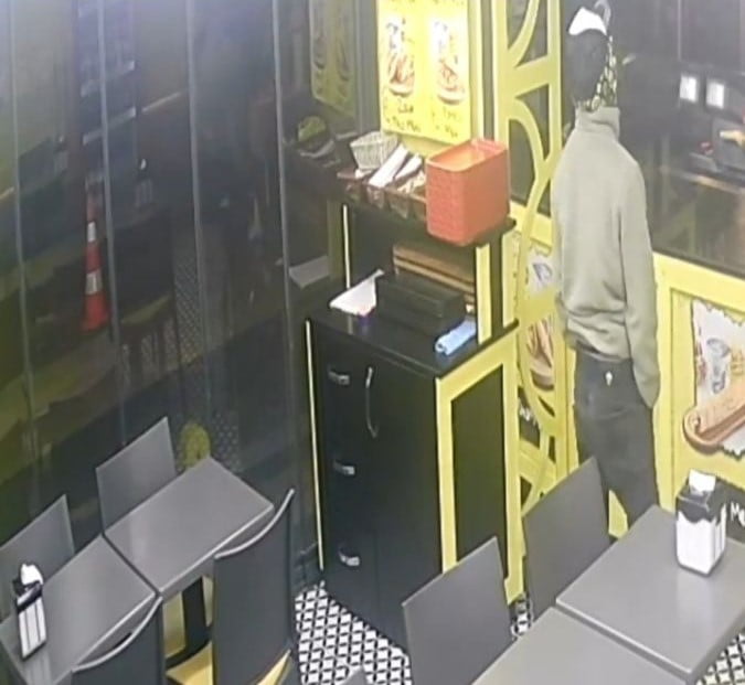 ŞÜPHELİLERDEN BİRİNİN, OLAYDAN DAKİKALAR ÖNCE MEKANA SADECE 950 METRE UZAKLIKTAKİ BİR DÖNERCİDE...