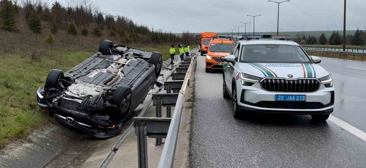 TAKLA ATAN OTOMOBİLDEN YARA ALMADAN KURTULDULAR