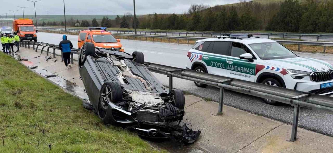 TAKLA ATAN OTOMOBİLDEN YARA ALMADAN KURTULDULAR
