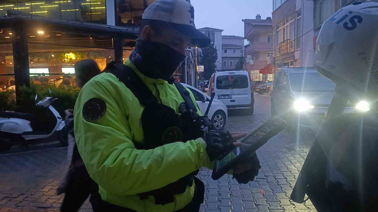 TEKİRDAĞ'DA EHLİYETSİZ ARAÇ KULLANAN SÜRÜCÜYE 80 BİN TL CEZA KESİLDİ.