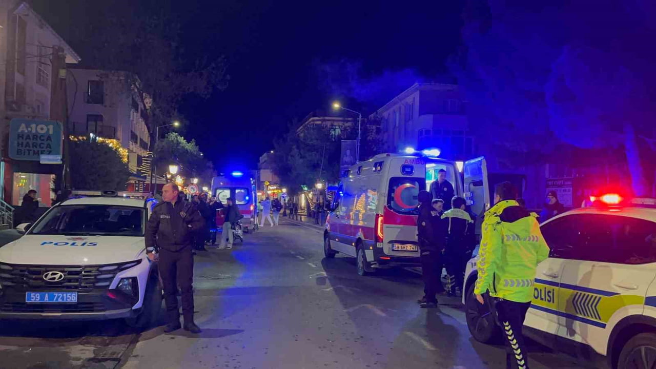 TEKİRDAĞ'DA İKİ MOTOSİKLET KAFA KAFAYA ÇARPIŞTI: 2 YARALI