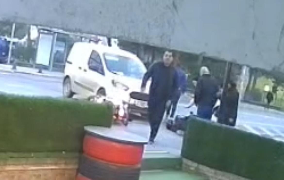 TEKİRDAĞ'DA KAZA ANI KAMERADA: MOTOSİKLETİN ÜZERİNDEN FIRLADI