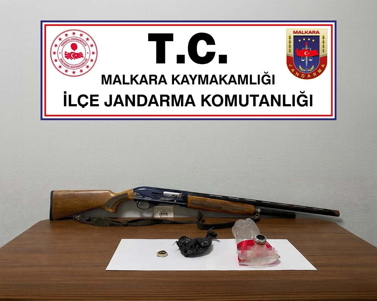 TEKİRDAĞ’IN MALKARA İLÇESİNDE JANDARMA EKİPLERİNCE DÜZENLENEN OPERASYONDA UYUŞTURUCU MADDE VE...