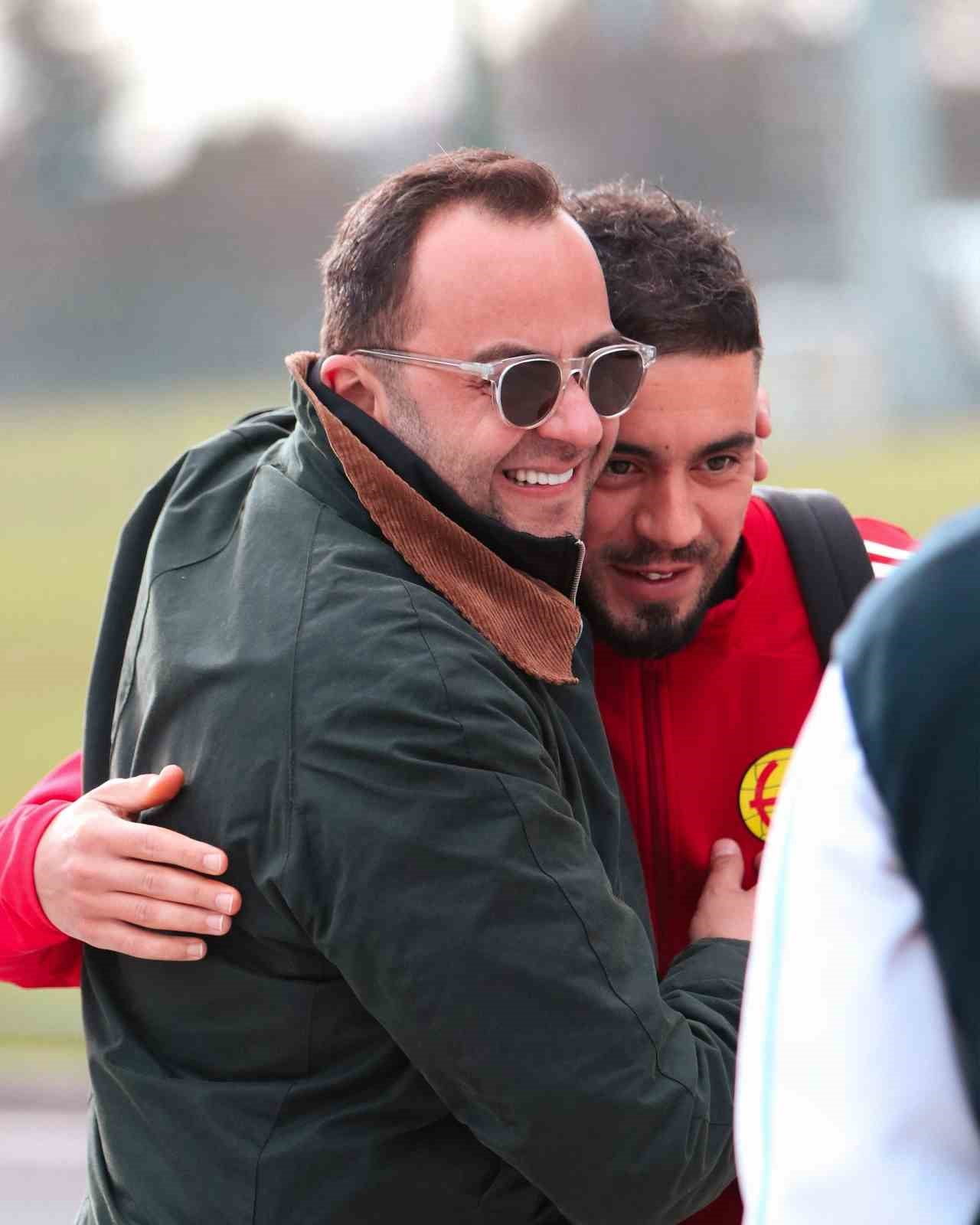 TFF 3. LİG'DE MÜCADELE EDEN ESKİŞEHİRSPOR, YARIN OYNANACAK KARŞIYAKA DEPLASMANI İÇİN YOLA...