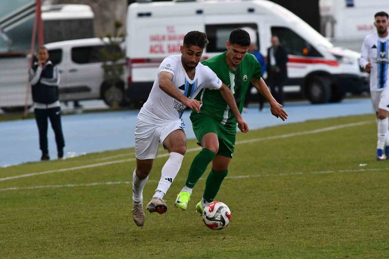 TFF 3. LİG 2. GRUPTA MÜCADELE EDEN ERCİYES 38 FUTBOL KULÜBÜ LİGİN 27. HAFTASINDA EVİNDE KİLİS 1984...