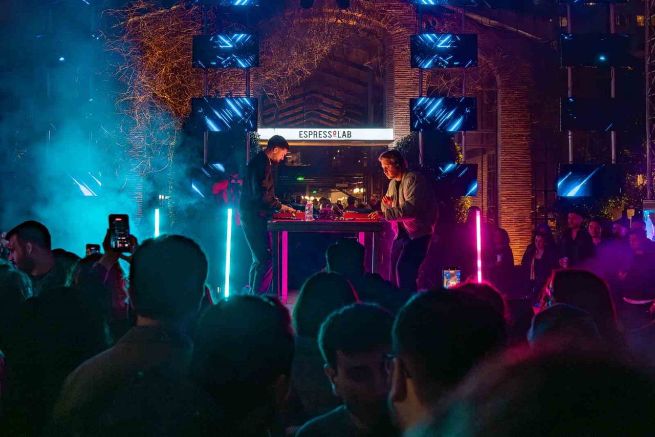 TONİC WALTER, 28 MART AKŞAMI ÜCRETSİZ BİR PERFORMANSLA ESPRESSOLAB ROASTERY SAHNESİNDE...