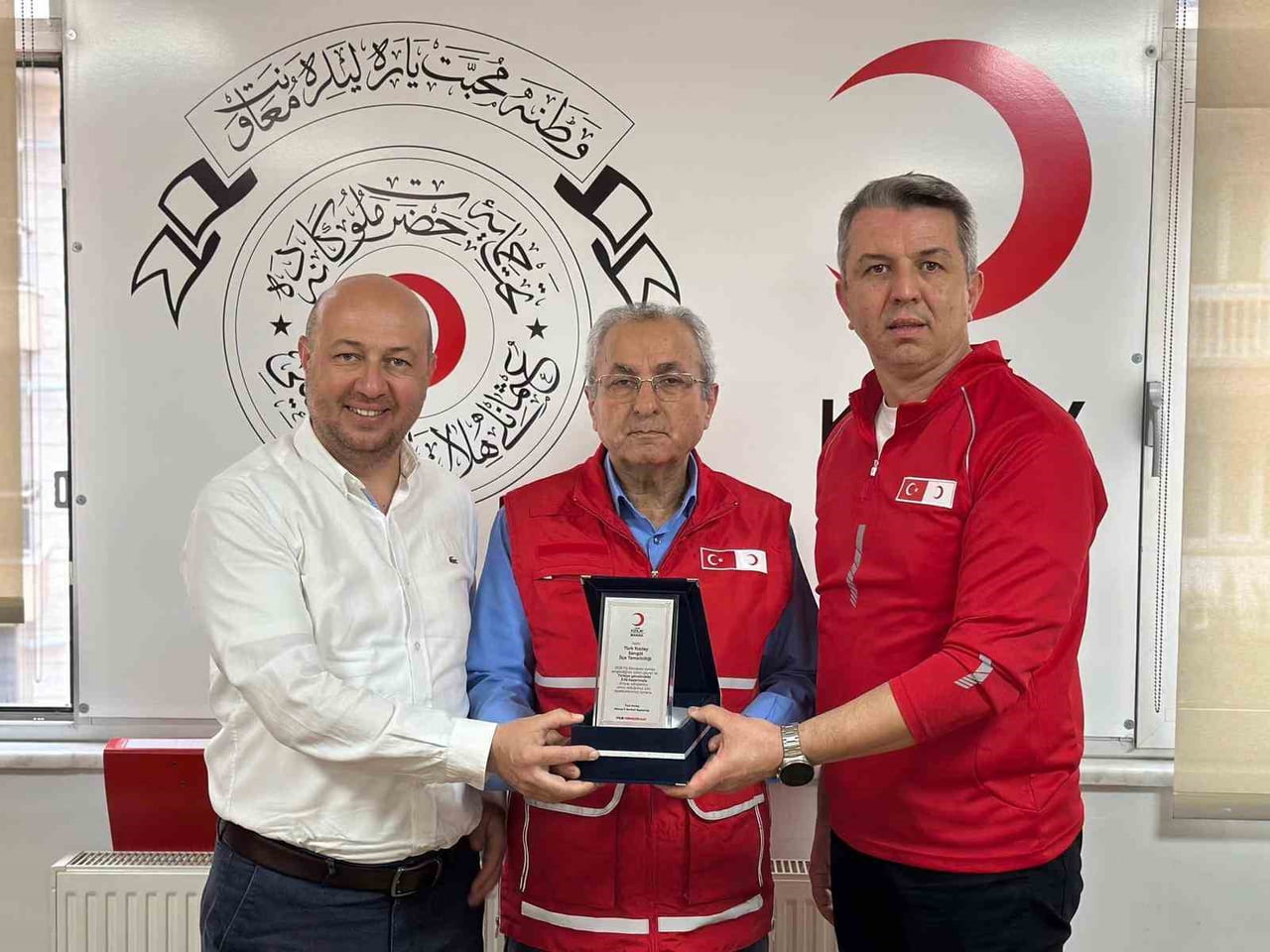 TOPLANTIDA, TÜRK KIZILAY GENEL MERKEZ DENETİM KURULU BAŞKANI SELMAN KERESTECİ (SOLDAKİ) VE İL...