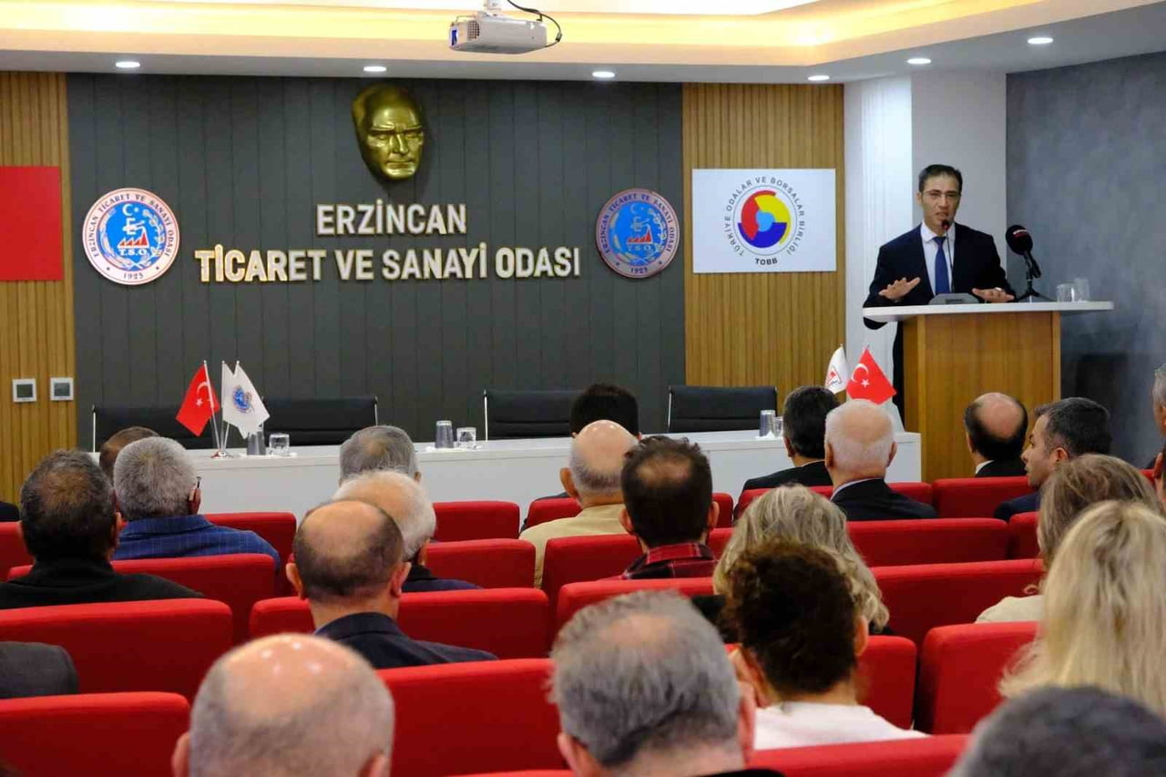 TOPLANTININ AÇILIŞINDA KONUŞAN LOKMAN ALTUNBİLEK, KUDAKA ERZİNCAN İL KOORDİNATÖRÜ OLARAK PROGRAMIN...