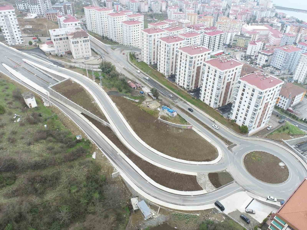 TRABZON'UN AKÇAABAT İLÇESİNİN ULAŞIM ALTYAPISINI GÜÇLENDİRECEK ÖNEMLİ PROJELERDEN BİRİ OLAN...