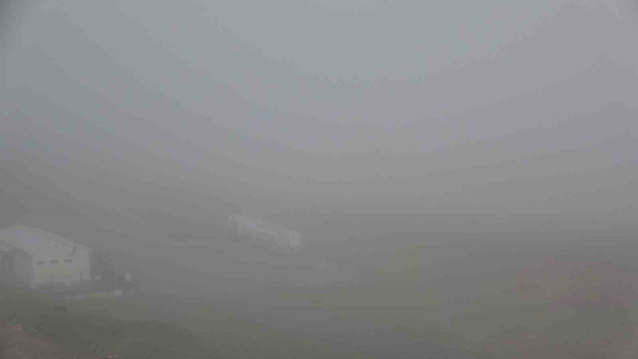 TRABZON’DA SABAH SAATLERİYLE BİRLİKTE ETKİSİNİ GÖSTERMEYE BAŞLAYAN SİS, İLERLEYEN SAATLERDE ŞEHRİ...