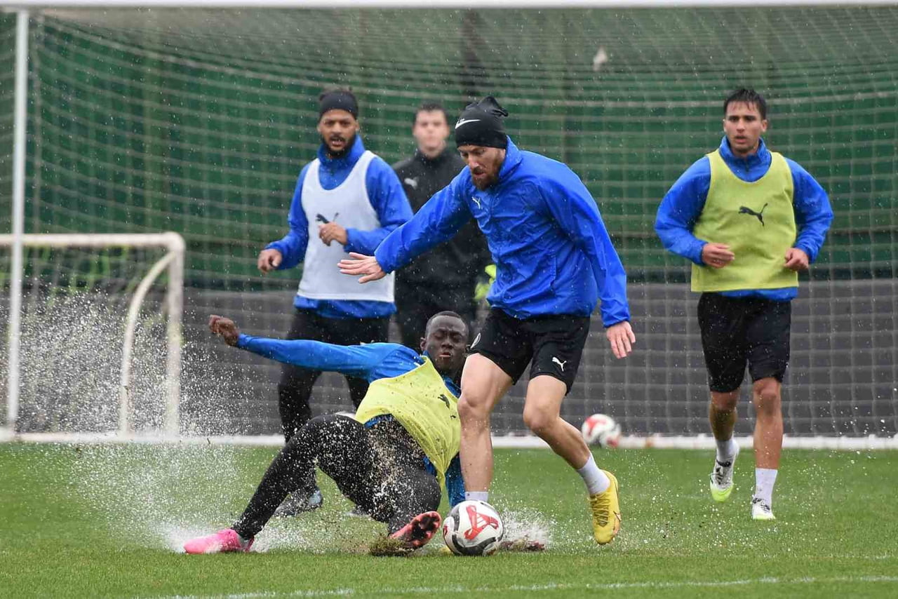 TRENDYOL 1. LİG’İN 33. HAFTASINDA DEPLASMANDA ADANA DEMİRSPOR’A KONUK OLACAK OLAN MANİSA FUTBOL...