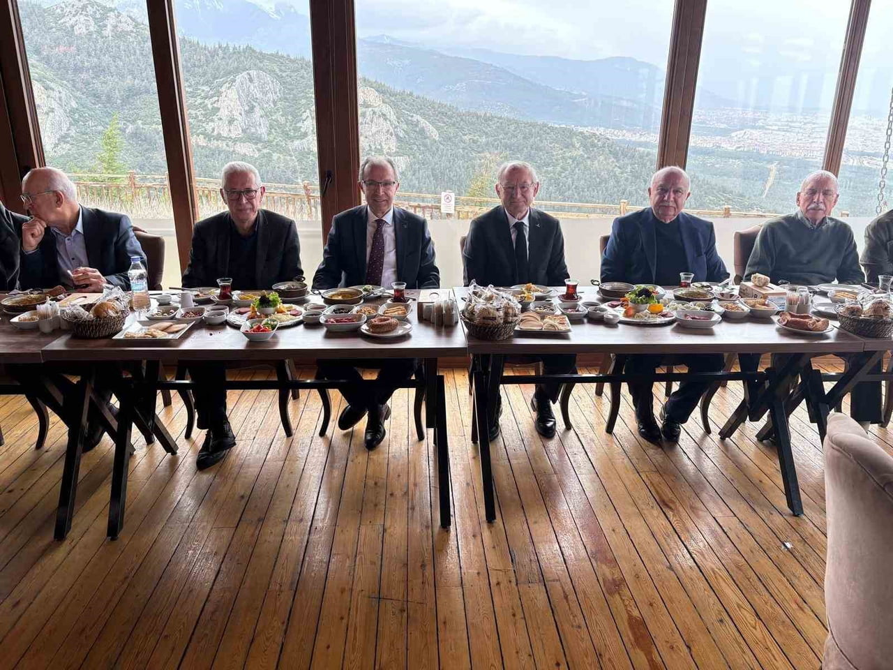 TÜRFAD DENİZLİ ŞUBESİ’NİN DÜZENLEDİĞİ TOPLANTIDA, YENİ YAPILANMA SÜRECİ VE DENİZLİ FUTBOLUNUN...