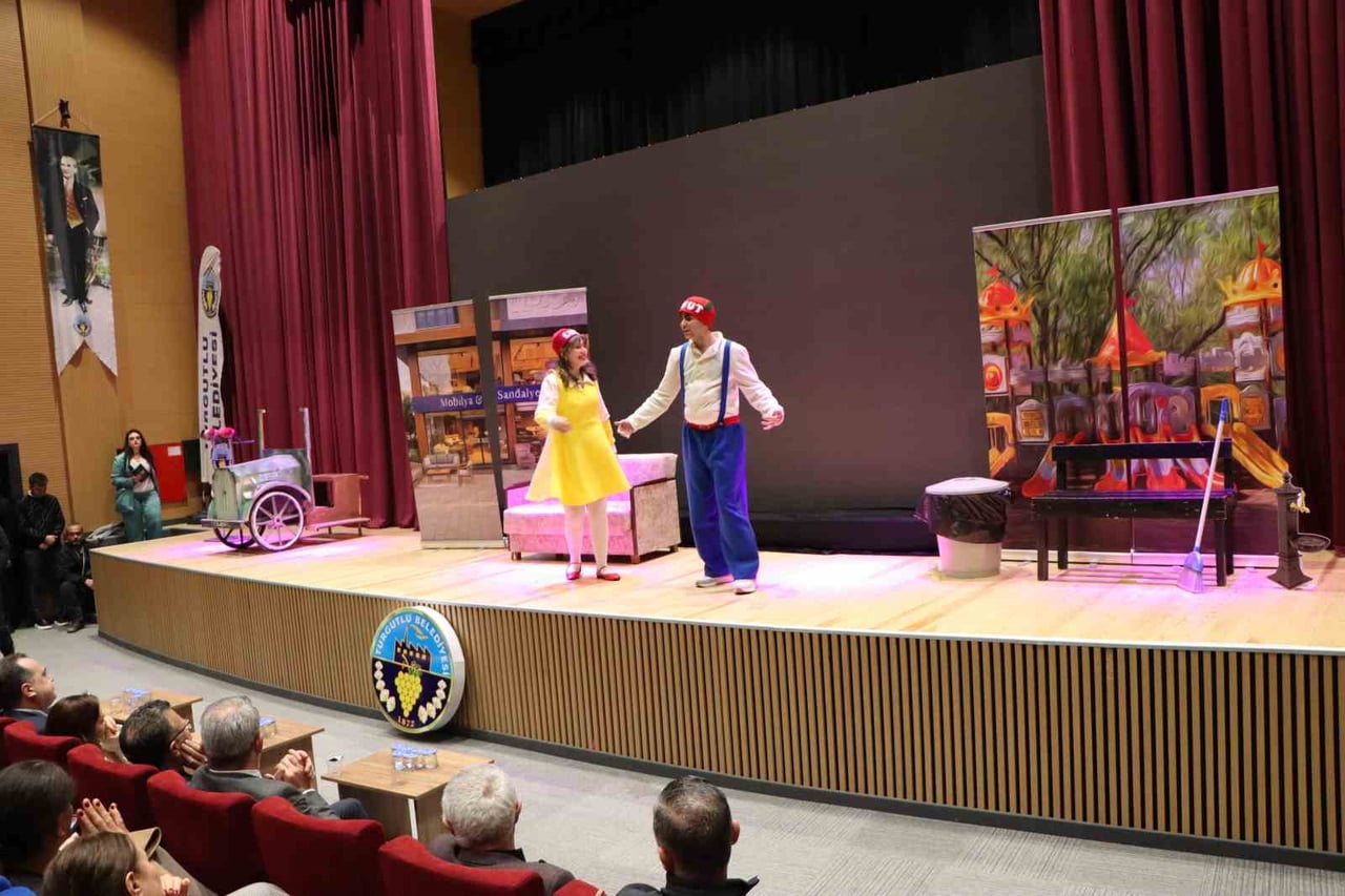 TURGUTLU'DA KENTLİLİK BİLİNCİNİ ARTIRMAK AMACIYLA ÇOCUKLARA YÖNELİK HAZIRLANAN "TURGUT VE LULU"...