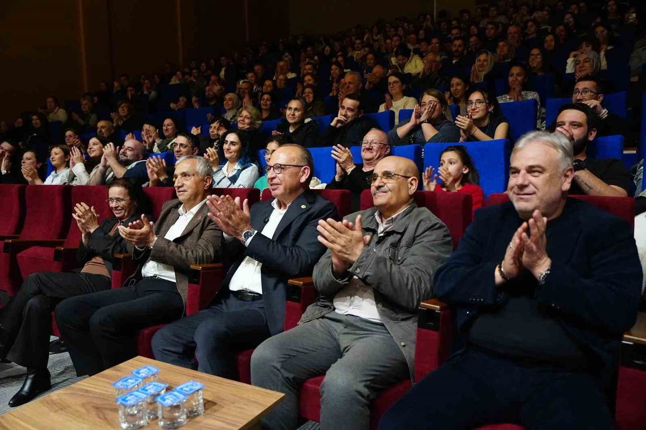 TURGUTLU BELEDİYESİ EKREM GÜREL KÜLTÜR MERKEZİ GENÇ YETİŞKİNLER TİYATRO EKİBİNİN HAZIRLADIĞI...