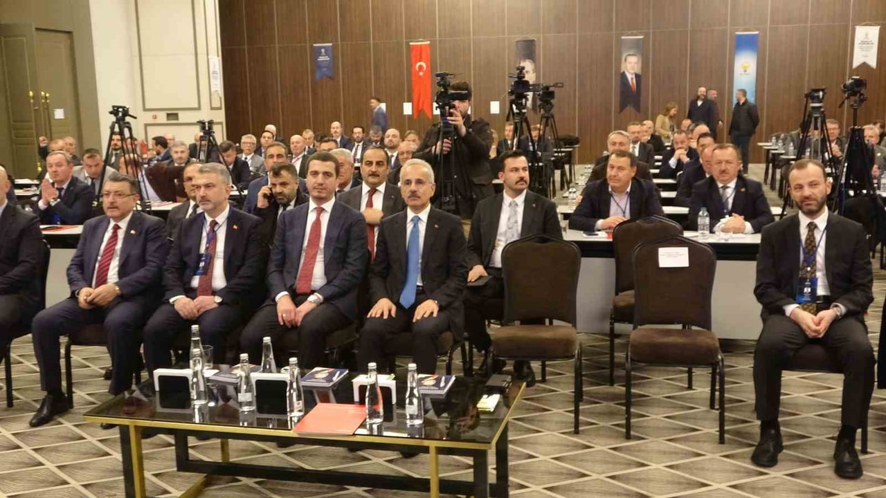 TÜRKİYE CUMHURİYETİ ULAŞTIRMA VE ALTYAPI BAKANI ABDULKADİR URALOĞLU TRABZON'DA AK PARTİ DOĞU...