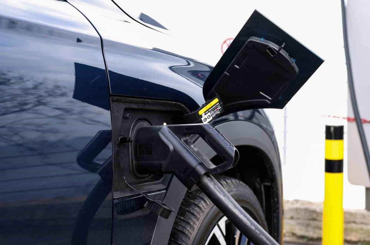 TÜRKİYE’DE ELEKTRİKLİ ARAÇ SAYISINDAKİ HIZLI ARTIŞ, ŞARJ ALTYAPISINA OLAN TALEBİ HER GEÇEN GÜN...