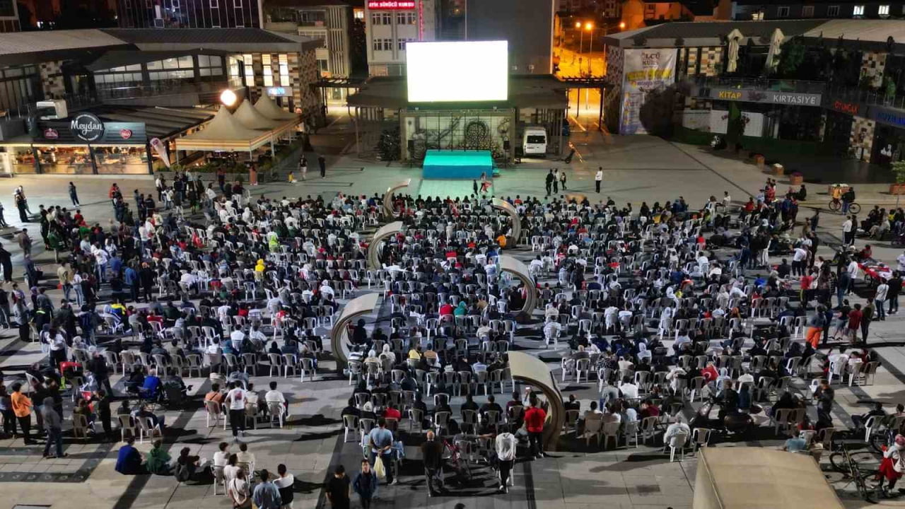 TÜRKİYE İLE KOSOVA ARASINDA OYNANACAK KRİTİK MAÇ DEV EKRANDA FUTBOLSEVERLERLE BULUŞACAK.