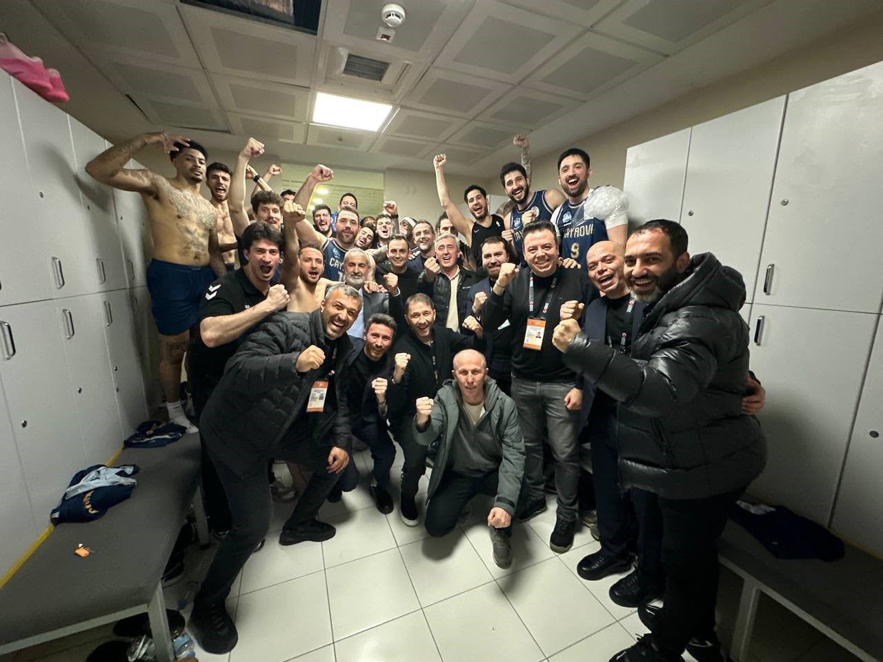 TÜRKİYE SİGORTA BASKETBOL LİGİ'NİN 30'UNCU HAFTASINDA GÖZTEPE'YE KONUK OLAN ÇAYIROVA BELEDİYESİ...