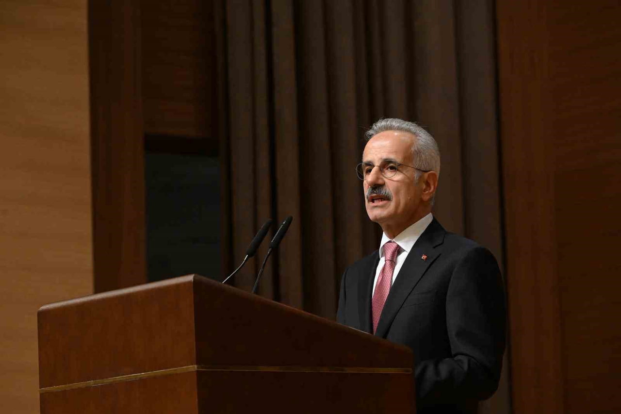 ULAŞTIRMA VE ALTYAPI BAKANI ABDULKADİR URALOĞLU, "5G'Yİ TÜRKİYE'DE AŞAMALI BİR STRATEJİYLE...