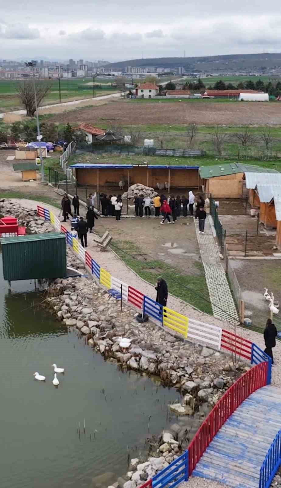 ULUSLARARASI SIFIR ATIK GÜNÜ'NDE, ANKARA SİNCAN BELEDİYESİ EV SAHİPLİĞİNDE ÖĞRENCİLERE ÇEVRE...