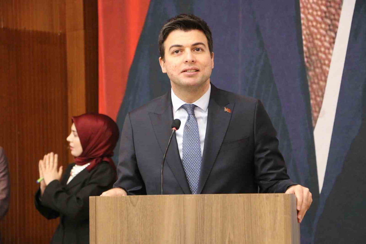 VALİ YARDIMCISI TAŞKIN, ÖĞRENCİLERLE BİRLİKTE OLDUĞU İÇİN ÇOK MUTLU OLDUĞUNU SÖYLEDİ.